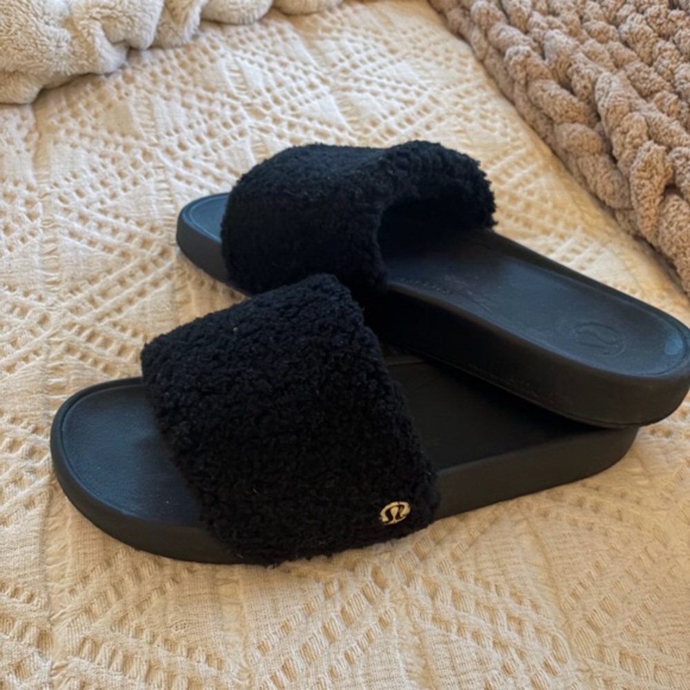 Black Fuzzy Slide Sandals